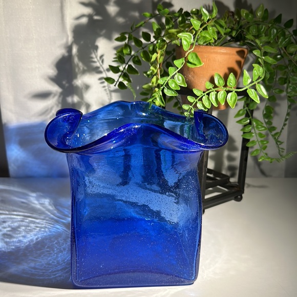 Vintage MCM Large Blue Bubble Glass Scalloped Edge Vase - Picture 4 of 9